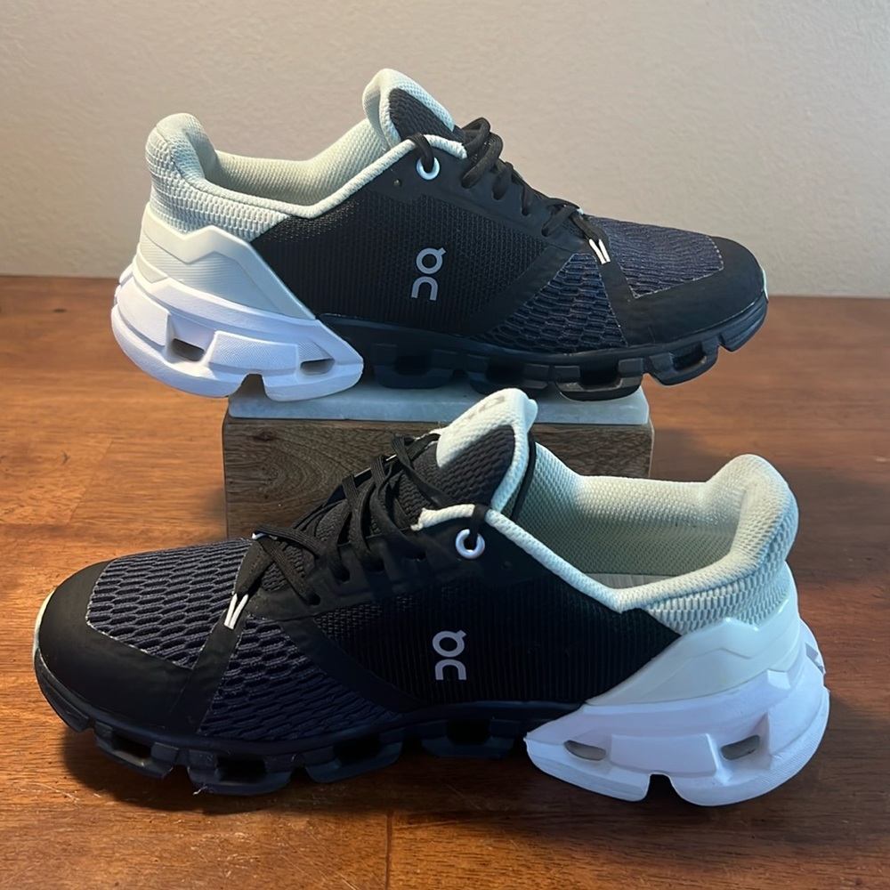 On Running Men's/Unisex Black Navy White Cloudflow Running Shoes